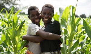 Ethwel Khundi (32) with daughter Memory (13), Whunachu Village, Malawi. Photo by Hugh Chaloner.